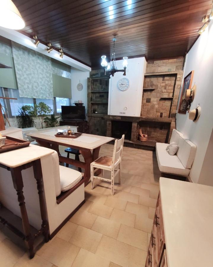 Johnny'S Loft Apartment อากรินิออน ภายนอก รูปภาพ