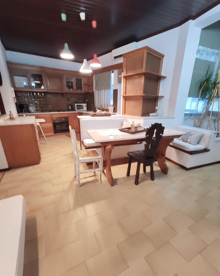 Johnny'S Loft Apartment อากรินิออน ภายนอก รูปภาพ