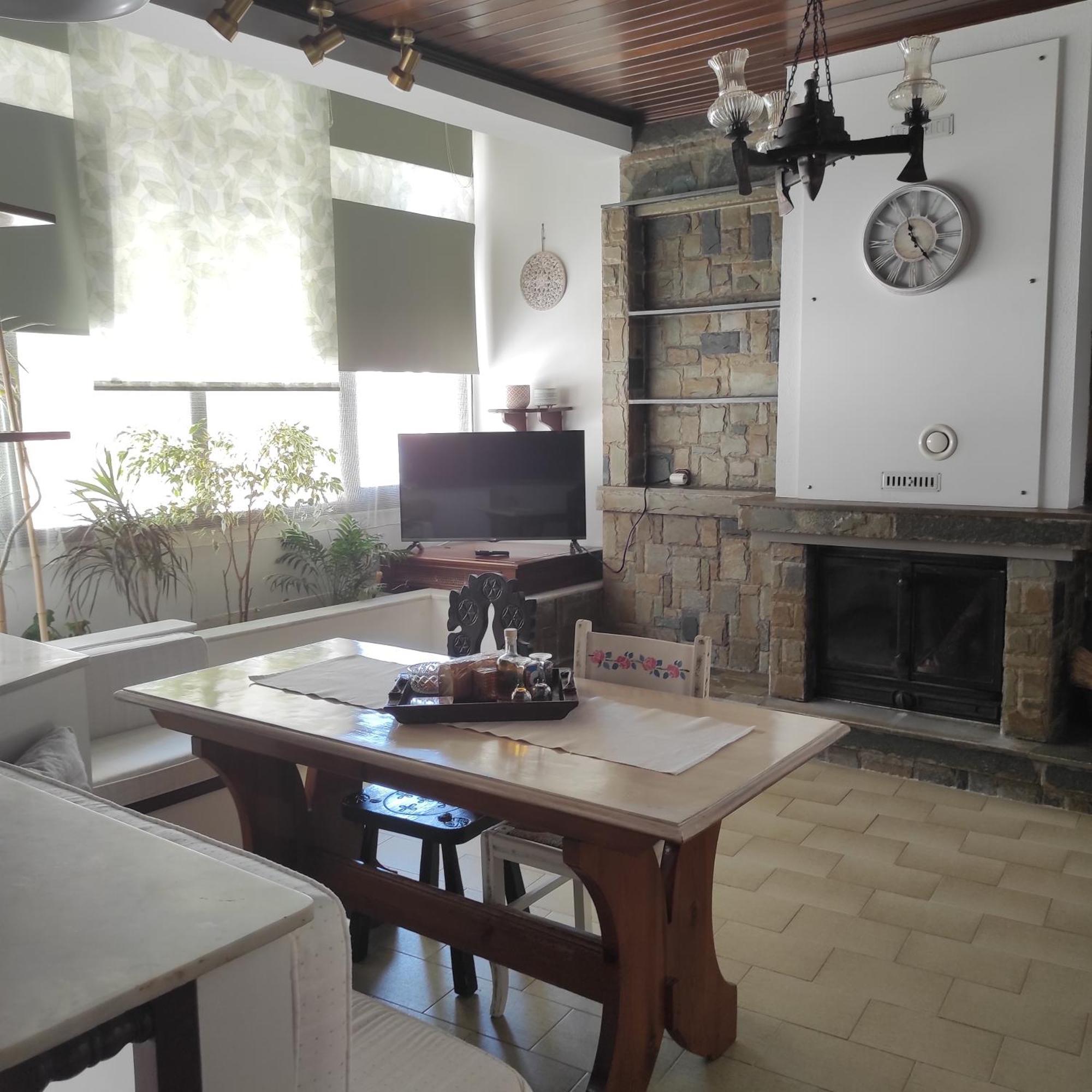 Johnny'S Loft Apartment อากรินิออน ภายนอก รูปภาพ