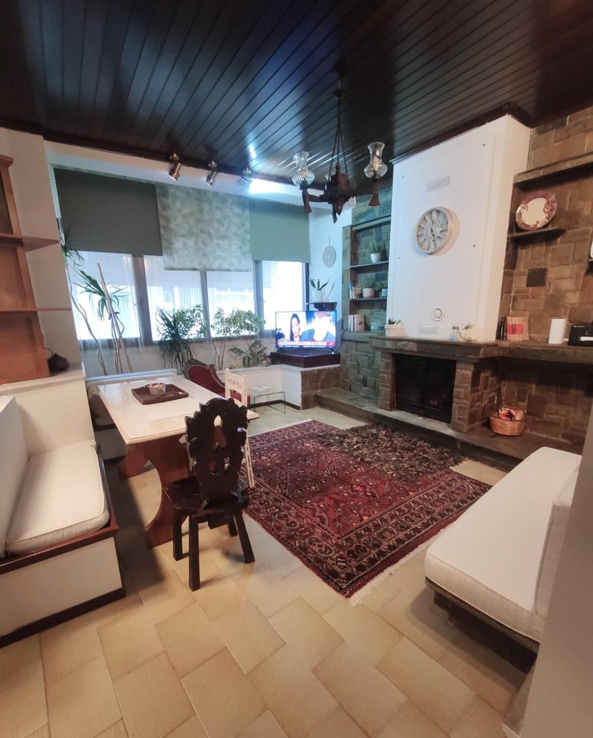 Johnny'S Loft Apartment อากรินิออน ภายนอก รูปภาพ