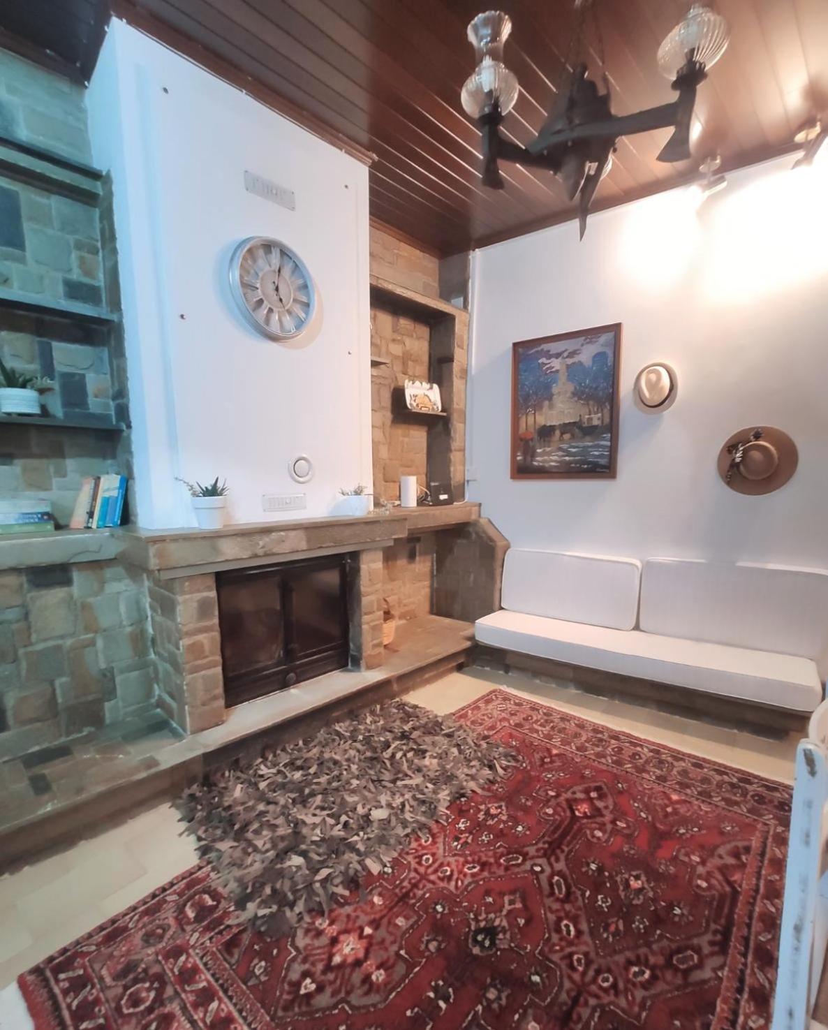Johnny'S Loft Apartment อากรินิออน ภายนอก รูปภาพ